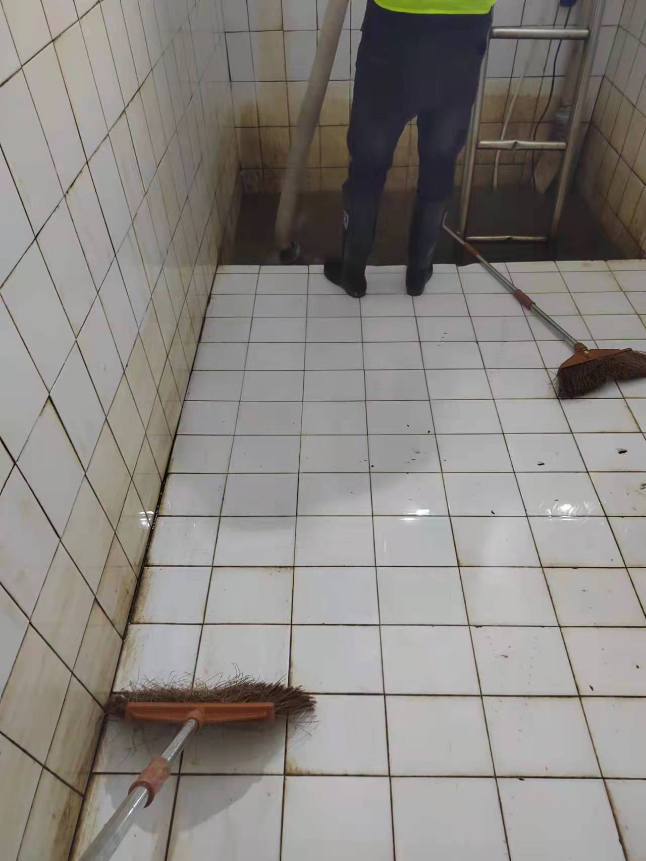 瓷砖水池(瓷砖水池怎么翻新)